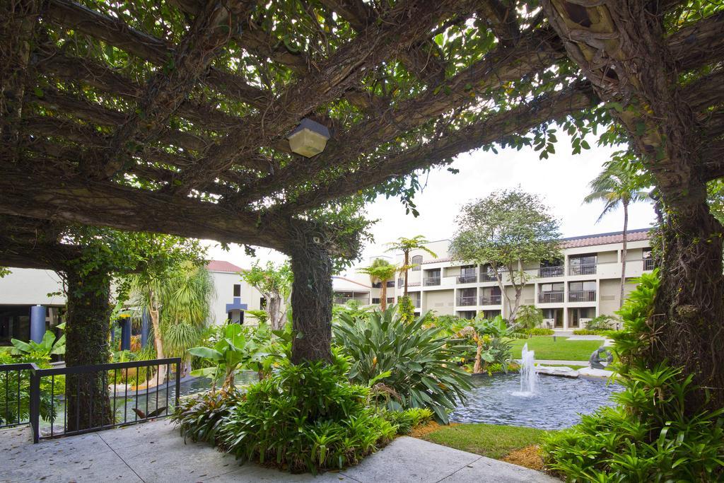 Miami Lakes Hotel Exterior photo