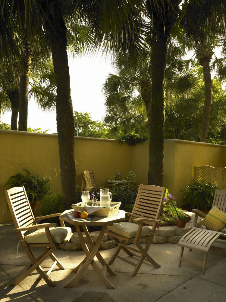 Miami Lakes Hotel Exterior photo