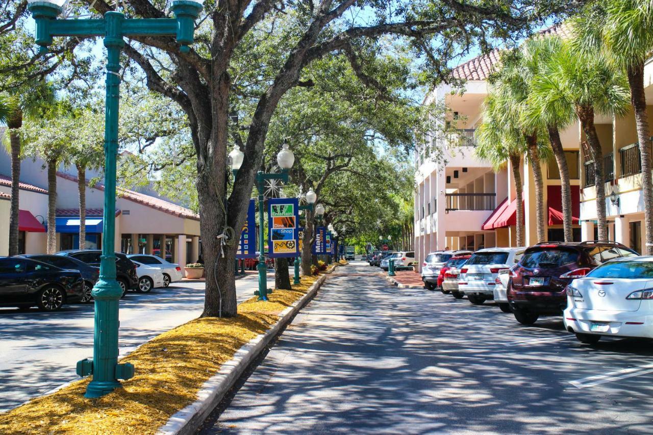 Miami Lakes Hotel Exterior photo
